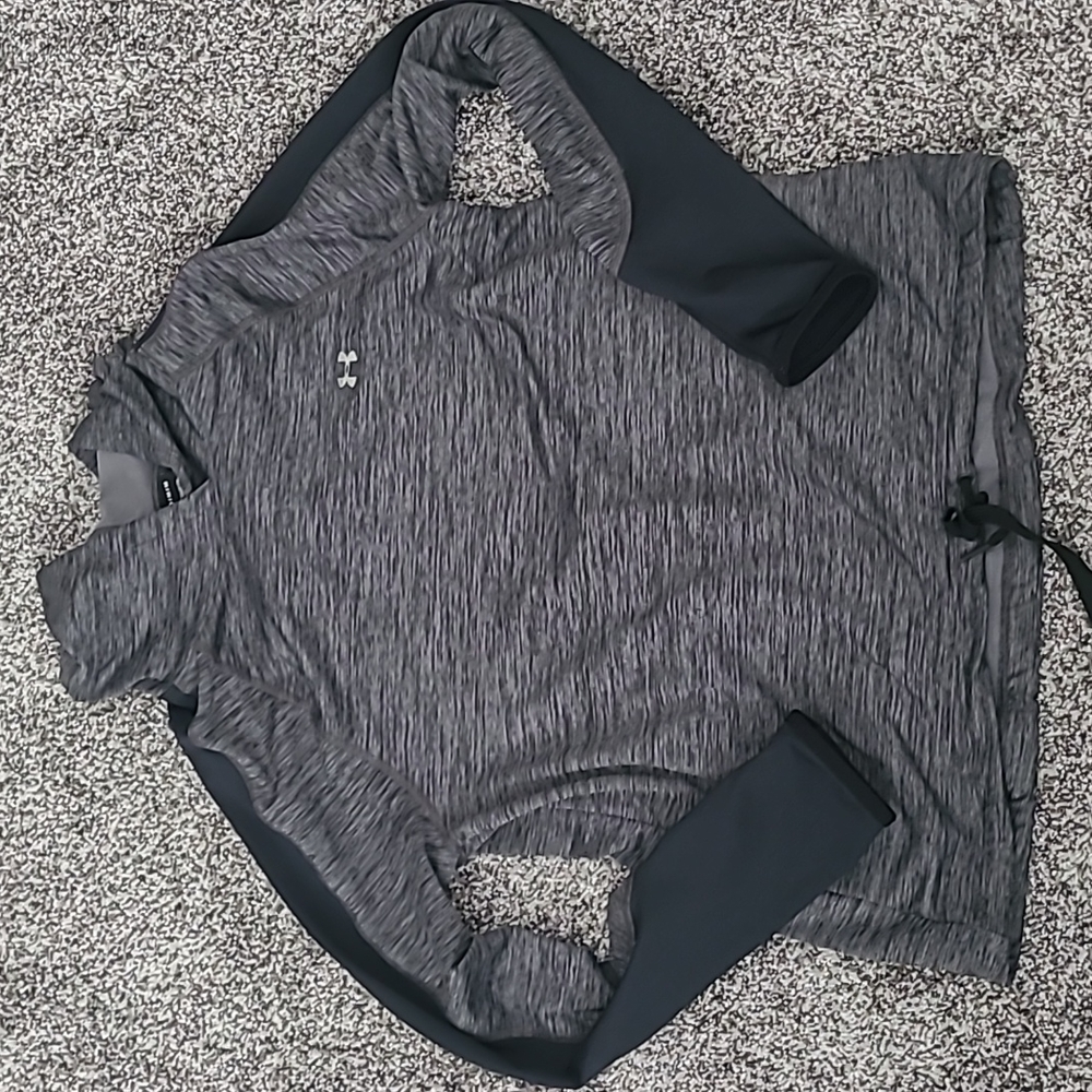 UNDER ARMOUR PULL OVER